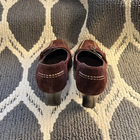 AEROSOLES Brown Suede Heels with Buckle - Picture 3 of 9